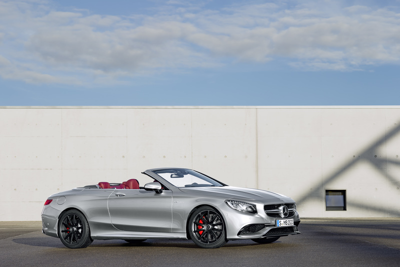 Mercedes-AMG S 63 4MATIC  Cabriolet "Edition 130" (Fuel consumption combined: 10.4 l /100 km; combined CO2 emissions: 244 g/km; Kraftstoffverbrauch kombiniert: 10,4 l/100 km; CO2-Emissionen kombiniert: 244 g/km) Exterieur: AMG Alubeam silber exterior: AMG alubeam silver