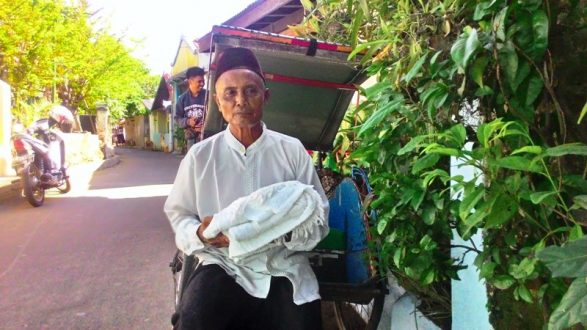 Tukang becak naik haji