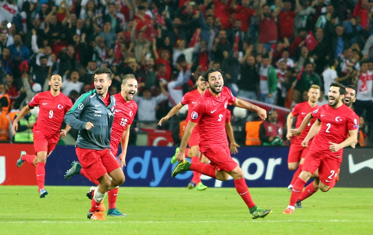 Turki vs georgia. Футболисты Турции. Turkish Football Players.